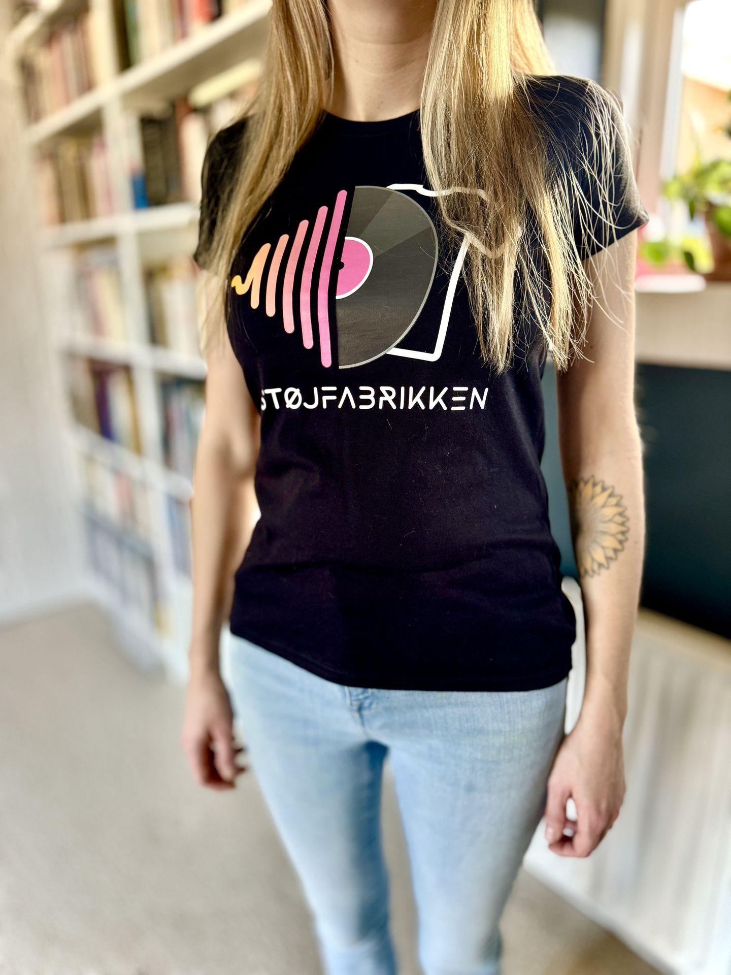 T-shirt med eget logo i farver Støjfabrikken t-shirt